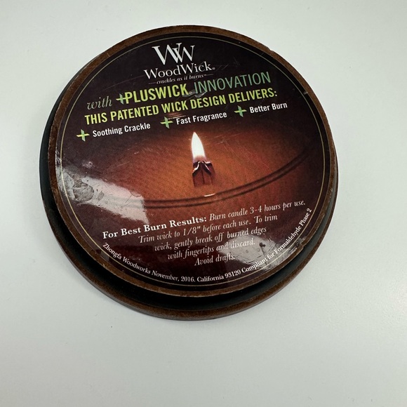 WoodWick Dark Poppy Candle - Rich Purple - Picture 6 of 6